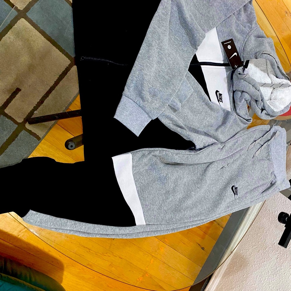 Blk grey and white fleece Nike women’s